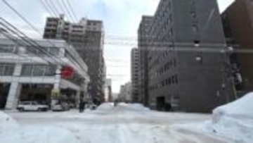 【なぜ？歩行者用信号機が少ない交差点の謎】サツエキ周辺の「校区」なのに歩行者用信号機があったりなかったり…”昭和50年代”の整備計画が背景に_小学校の要望で急きょ”4か所”設置した交差点も〈札幌市〉