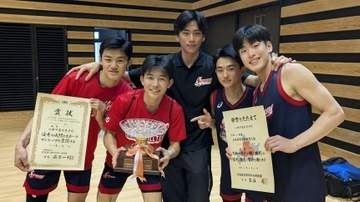 【高校バスケ】男子は白樺学園が終盤の接戦を制し4年ぶりV　OBで日本大学4年の山田哲汰氏が監督登録でベンチ入り　インターハイ北海道予選