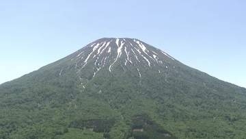 【お手柄】「山の日」に合わせて"山岳パトロール"をしていた消防隊員、両膝の痛みで動けなくなった20歳女性を背負って下山し無事救助〈北海道倶知安町・羊蹄山〉