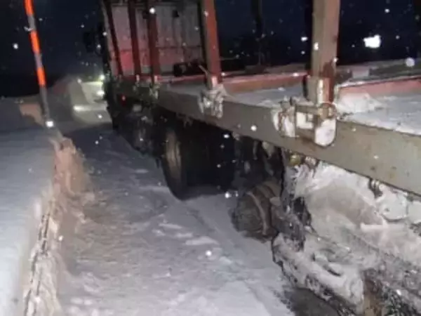 【冬にタイヤ脱輪】「去年整備工場で交換した」のに…士別市でボルトが折れた乗用車―北海道の雪道で走行車両“タイヤ脱落”相次ぐ〈大型トラックも後輪タイヤが歩道に転がり「ハンドル取られる」〉旭川市