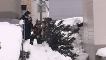 【落雪事故】札幌市で雪下ろし中に3人が落雪に巻き込まれ1人死亡…当時の気温はプラス2.9℃で雪解け進んでいたか―週末には記録的暖気が予想され落雪に一層注意〈北海道〉