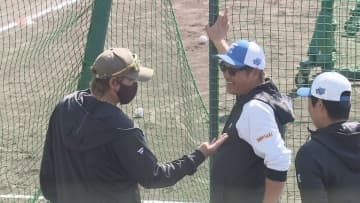 【ファイターズ】”お世辞抜きにして若手選手のポテンシャル高い”元中日の大砲 山崎武司臨時コーチが選手たちを熱血指導