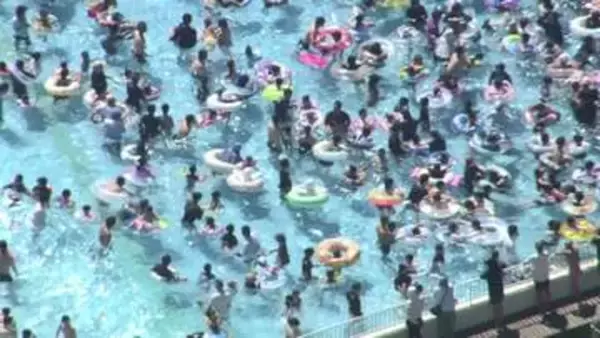 真夏の日差し最高！ていねプール『ぎゅうぎゅう』だけど「楽しい！」子どもたちの歓声響く“緑鮮やか”藻岩山展望台大にぎわい…お盆間近で墓参りも混雑【8月11日は山の日】〈北海道札幌市〉