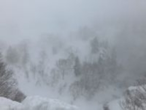 【速報】北海道上富良野岳で”雪崩”…「15人から16人のパーティーのうち、1人雪崩に巻き込まれ埋没」警察と消防が現場に向かい救助へ