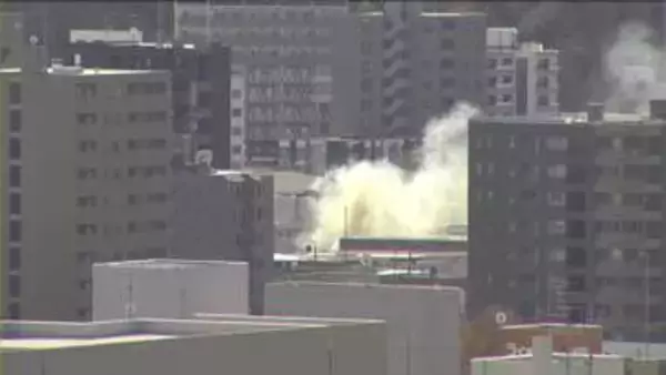 【速報】市街地に立ち上る煙…札幌市中央区の飲食店から出火し店舗内が炎上…消火活動続く