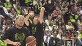 「【レバンガ北海道】ファン感謝祭で富永啓生＆折茂武彦“新旧スコアラー”3Ｐシュート対決！過去最多2,621人のファン・ブースターが歓喜…富永「来季皆さんをＣＳに連れて行きたい」」の画像1