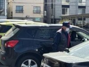 「窓の下にある車のガラスが割れている」サンルーフが壊れた車の中から高齢男性を発見…救助するも搬送先で死亡…13階建て住宅の窓から転落か…事件性の有無など捜査＜北海道札幌市白石区＞