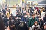 「「タクシー待ち1時間以上」通勤ラッシュ襲った地下鉄トラブル 4時間半も南北線ストップで市民混乱…平岸駅と真駒内駅には長蛇の列が…約3万2千人に影響―原因は線路内の通信設備と回送車両の接触か＜北海道＞」の画像1