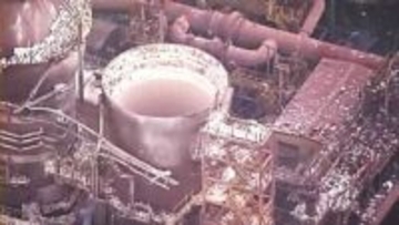 【想像を絶する凄まじい大爆発の残骸映像あり】製鉄所で爆発火災…大量のレンガなどが広範囲に飛散…高さ40メートルの熱風炉の上部が吹き飛ぶ…焼け焦げた乗用車も〈北海道室蘭市〉