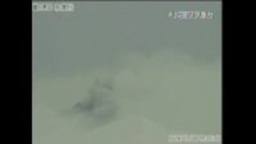 火口周辺では大きな噴石の飛散に警戒を＿北海道東部の雌阿寒岳ポンマチネシリ火口付近で噴火＿100メートル上空まで灰白色の噴煙＿南東方向に降灰の恐れ（北海道）