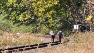 線路内を走る"撮り鉄"が…度を越えた行為に鉄道ファンも怒り_JR北海道「くしろ湿原ノロッコ号」ラストラン撮影目的か_JR釧網本線は通常通り運行中で違法行為にJR北海道も怒り〈北海道 標茶町〉