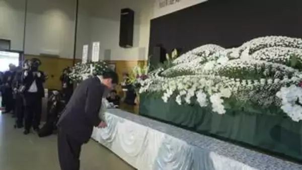 「知床遊覧船沈没事故」から4年…斜里町で追悼式＿地元住人や関係者が花を手向ける＿社長・桂田被告は裁判進行中…業務上過失致死の罪で“禁錮5年求刑”〈北海道斜里町〉