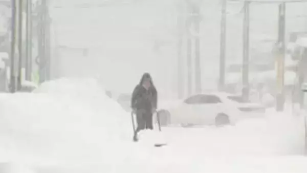 【今シーズン1番の大雪】札幌 24時間で“21センチ”…小樽や余市では“33センチ”の降雪 湿った“重たい雪”が降り積もる―交通機関にも影響 新千歳空港では欠航や遅れが相次ぐ＜北海道＞