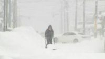 【今シーズン1番の大雪】札幌 24時間で“21センチ”…小樽や余市では“33センチ”の降雪 湿った“重たい雪”が降り積もる―交通機関にも影響 新千歳空港では欠航や遅れが相次ぐ＜北海道＞