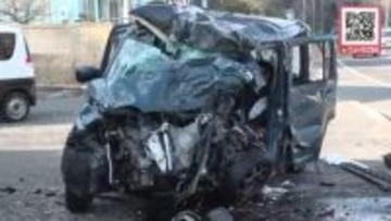 片側1車線のカーブで軽自動車とトラックが正面衝突_女性死亡_対向車線はみ出しの可能性＜北海道羅臼町＞