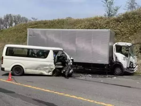 【速報】国道でSUVなど4台絡む事故_40代男性と20代男性が病院搬送〈北海道八雲町〉