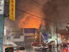 【最新映像あり】北海道函館市の五稜郭エリアで建物火災＿事務所から出火_消防車14台が出動し消火活動中