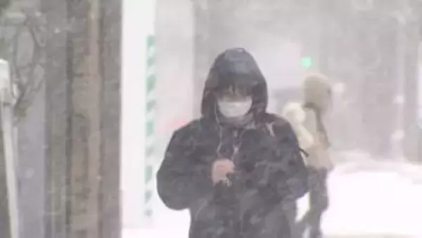 【冬の嵐でホワイトアウトに】北海道各地で天気大荒れ“帰省ラッシュ”の新千歳空港では29便が欠航_今後の運行状況に注意を〈北海道〉