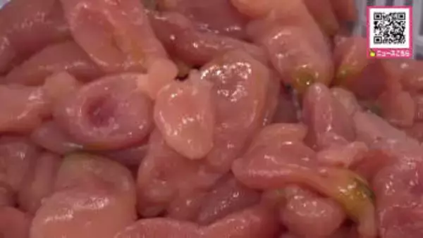 【地元の自慢の一品】年末年始の贈答品として人気「虎杖浜たらこ」生産盛んに_伝統の調味液に漬け込んだタラコを従業員が仕分け〈北海道白老町〉