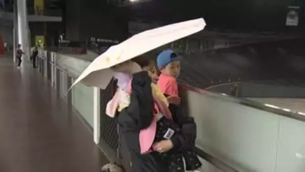 どこまで届くかな？広いドームで“紙飛行機”飛ばそう！巨大折り紙での紙飛行機づくりにも挑戦「ドームならではのイベントを」と初開催―雨でも楽しめて子どもたちも大歓声〈北海道札幌市〉