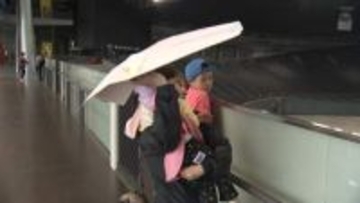 どこまで届くかな？広いドームで“紙飛行機”飛ばそう！巨大折り紙での紙飛行機づくりにも挑戦「ドームならではのイベントを」と初開催―雨でも楽しめて子どもたちも大歓声〈北海道札幌市〉