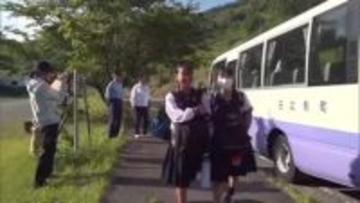 「大人が乗っていると安心」日之影町でスクールバス見守り隊の出発式　地域住民が子供たちの登下校を見守る