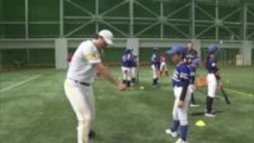 元プロ野球選手が小学生を指導　都城市でホークス野球教室