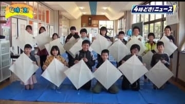 年明けにたこあげ大会　日向市美々津小学校でたこづくり
