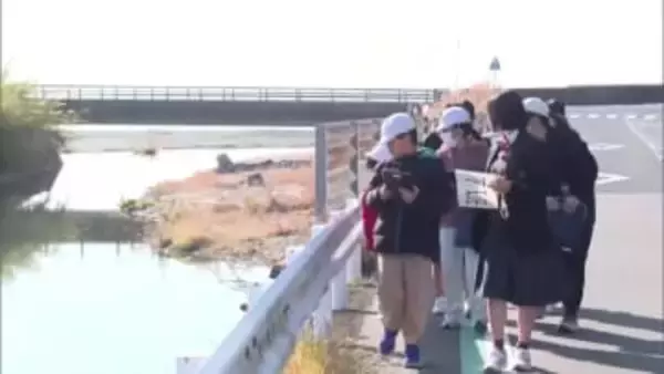 串間市の高校生と小学生　アプリ「逃げトレ」を使った津波避難訓練