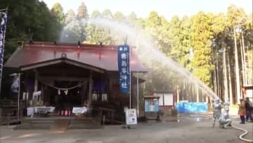 市指定有形文化財に「雲龍巻柱」　文化財防火デーを前に　小林市の神社で消防訓練