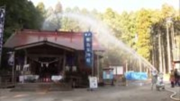 市指定有形文化財に「雲龍巻柱」　文化財防火デーを前に　小林市の神社で消防訓練