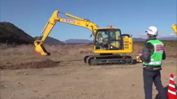 二次災害防止や生産性の向上へ　延岡河川国道事務所　重機の遠隔操縦訓練