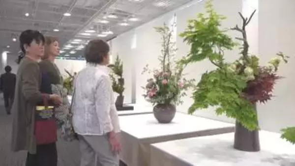 色鮮やかな生け花　県内最大規模の華道の展覧会　今年は春の花の見頃早く、新緑の作品多数　山梨