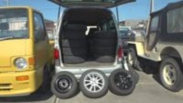 自動車販売店からタイヤを盗んで逮捕された夫婦　県内7市町村で41件同様の盗みを繰り返していた　被害は271点で180万円相当　山梨