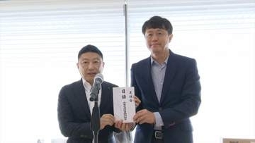 「復興にお役に立てれば」　チャリティゴルフによる浄財30万円　熊本地震の復興に　県遊技業協同組合が寄付　山梨