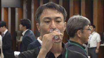 山梨と長野で造られたワインの試飲会　およそ40種類を味わう　山梨・サントリー