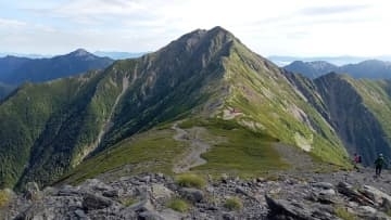 登山道に意識のない男性　天候不良などで救助を中断、あす再開予定　山梨・中白根山