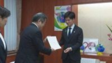 「検疫交渉の進展を期待したい」県産ブドウやモモの輸出拡大を　農林水産大臣に要望書提出　山梨