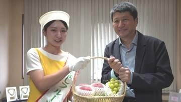フルーツレディが旬を迎えた県産フルーツや野菜をPR　今後はモモやブドウの出荷が本格化　山梨