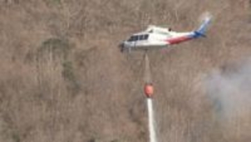 山林火災の延焼続く　建物に燃え移るおそれ低くなるも強風の影響で延焼範囲が広がる　山梨・上野原市