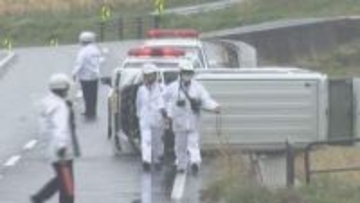 車同士が衝突、軽乗用車1台が横転　運転の女性が負傷　山梨・北杜市