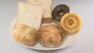 リンゴの食パンにサツマイモの詰まったパン　秋の食材が詰まった米粉パン　食物アレルギーに配慮したパンで人気　甲府・さんぼんパン