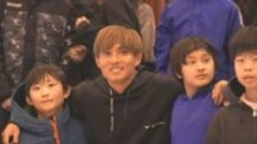 「ここで学んだことは今の自分にいきている」京都サンガFC 須貝英大選手　母校の小学校で特別授業　山梨・中央市