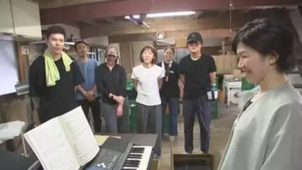 『ブドウの木、ありがとう』『大地ありがとう』という気持ちを　ブドウ農家が合唱団を結成　出荷作業場で練習　山梨