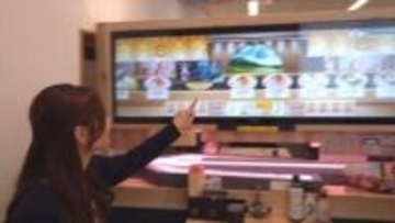 「ワクワク感がある」　県内初登場の“デジロー”　大画面モニターに流れる寿司　SDGsにも効果　山梨・スシロー甲府アルプス通り店
