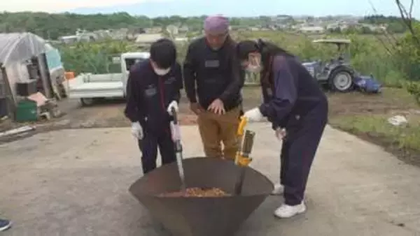 植物の成長を促すようアーモンドの殻を炭に　高校生が殻の活用考える　甲斐市