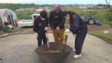 植物の成長を促すようアーモンドの殻を炭に　高校生が殻の活用考える　甲斐市