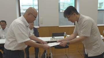 県内の最低賃金は1113円に正式決定　適用は11月1日から　一方で審議会で知事の介入に意見も　山梨