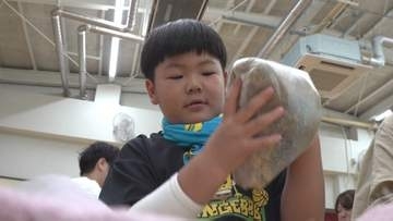 「炒めて食べたい」　園児と大学がタッグ　家庭の生ごみを活用したきのこ栽培プロジェクトスタート　山梨大学