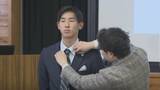 「「スーツが似合う大人になりたい」　高校3年生向けのスーツの着方講座　初めてのスーツ、ネクタイの選び方は？　山梨・日川高校」の画像1